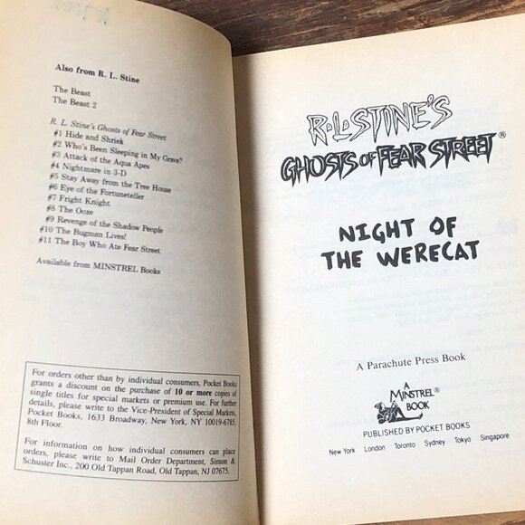Ghosts of Fear Street: Night of the Werecat by: R.L. Stine, paperback book - Picture 4 of 6